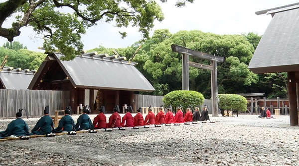勅使参向のもと行われた例祭＝熱田神宮提供