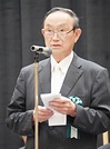 「常に将来の展望と課題をもって事業を展開してまいりたい」と述べる日谷理事長