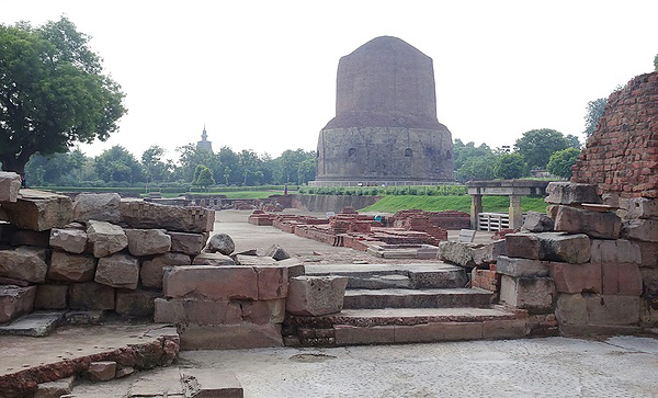 世界遺産に登録されたサールナートのダメーク仏塔
