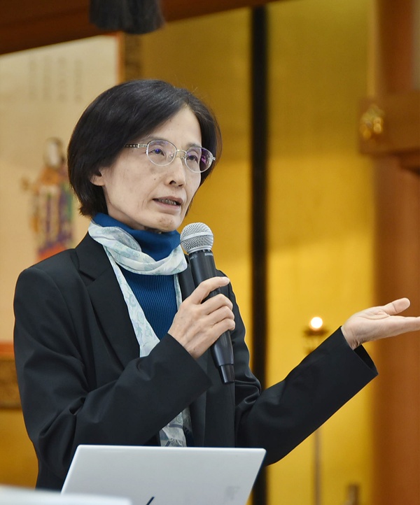 兵役拒否から一人一人の行動が大切だと語る市川教授