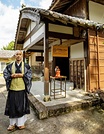 寺院の維持・活用に取り組む西山住職=大泰寺提供