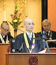 事務報告をする川中宗務総長