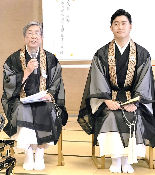 藤澤部長㊧を座長に「話し手と聴き手の交流会」として座談会が行われた