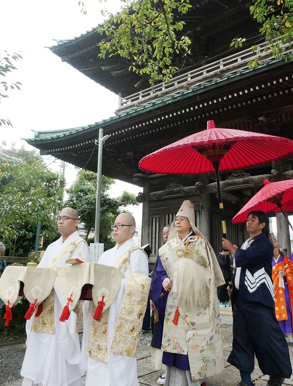 三門をくぐった植田新貫首