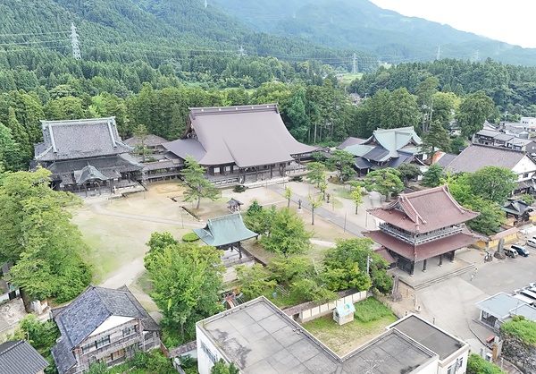 北陸の真宗寺院に伝わる太子信仰の様態を示す井波別院瑞泉寺の諸伽藍＝南砺市教育委員会提供