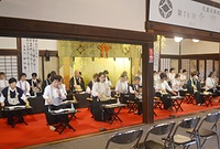 大方丈でのアンサンブル奉詠の様子