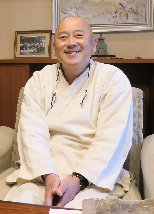 「お寺と地域は切り離せない」と話す及川住職